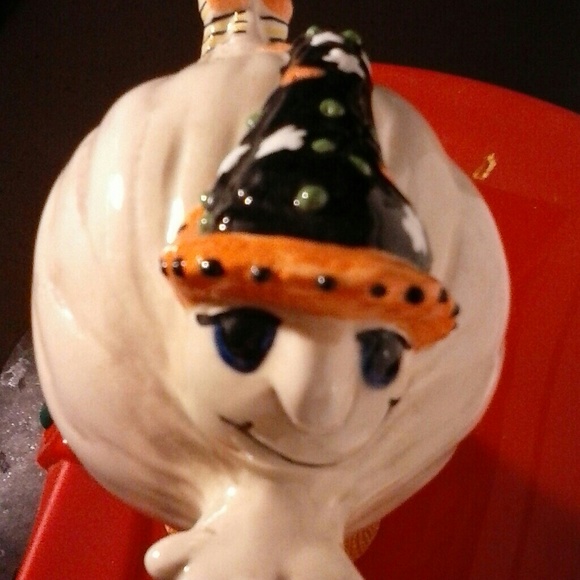 unknown Other - The Graceful Ghost Figurine